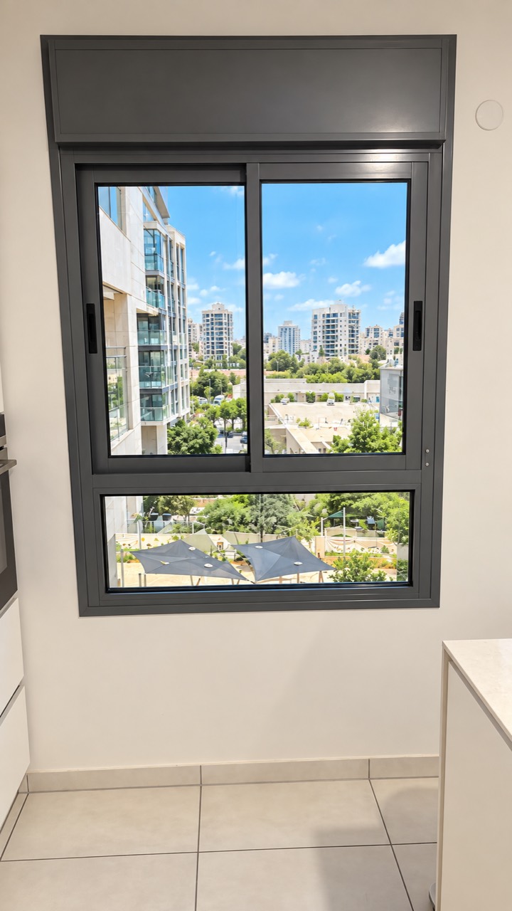 Three-pane window